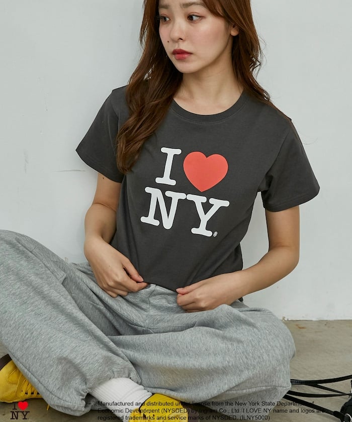 チャコールグレー