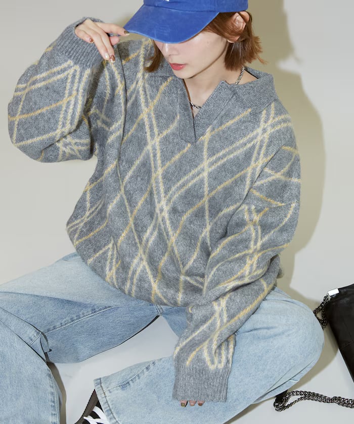 グレー