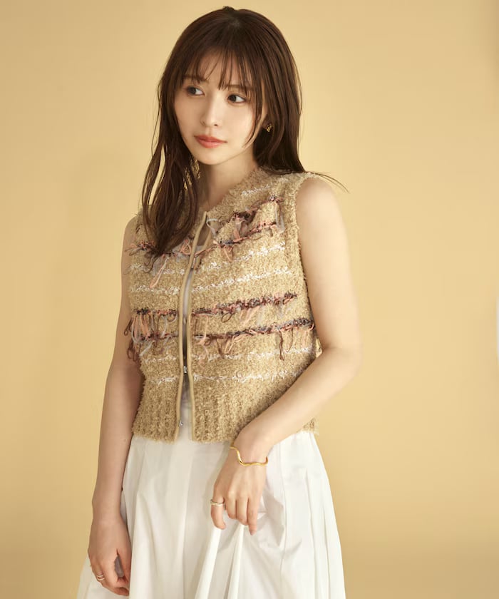 ベージュ