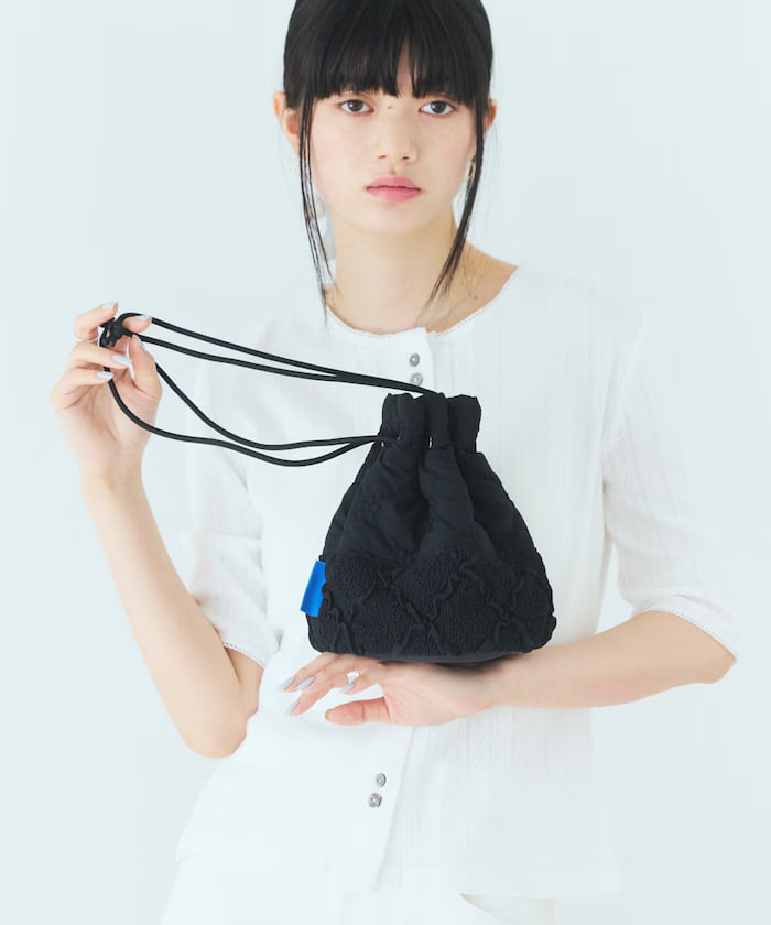 ブラック