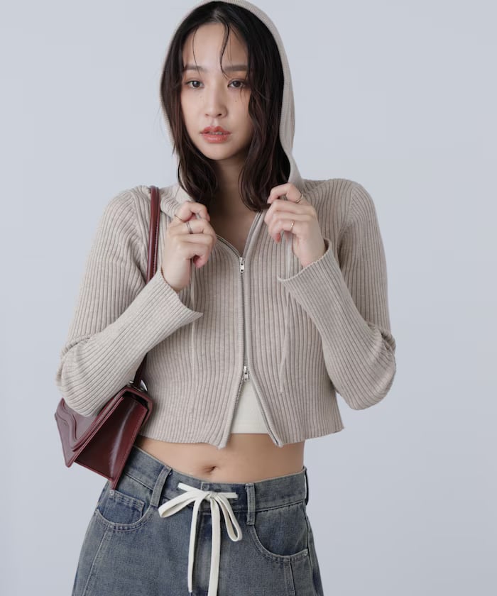 ベージュ