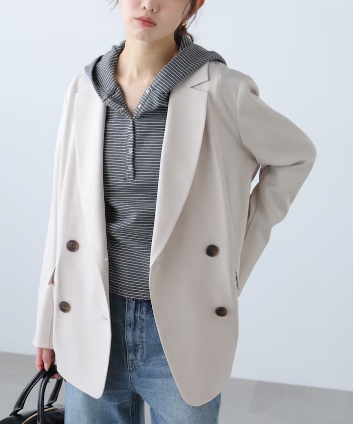 ベージュ