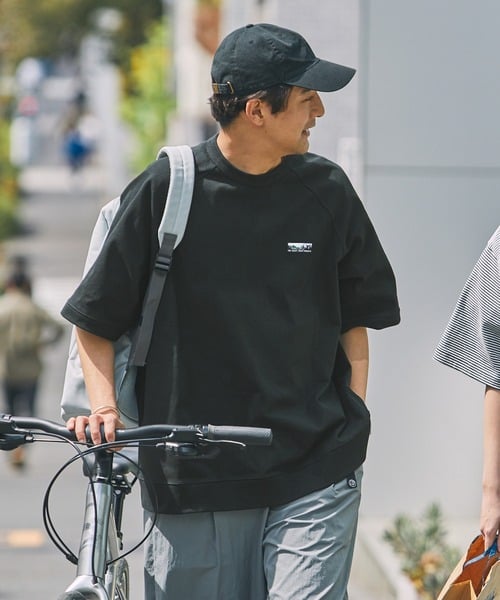ブラック