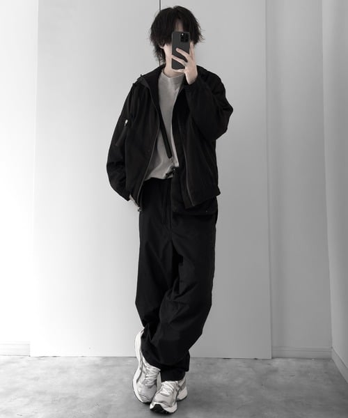 98578573b_b_21_500.jpg