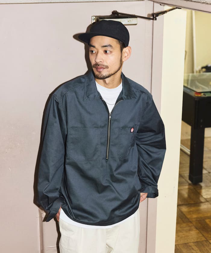 チャコールグレー