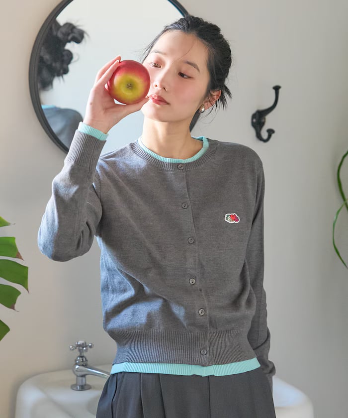 チャコールグレー
