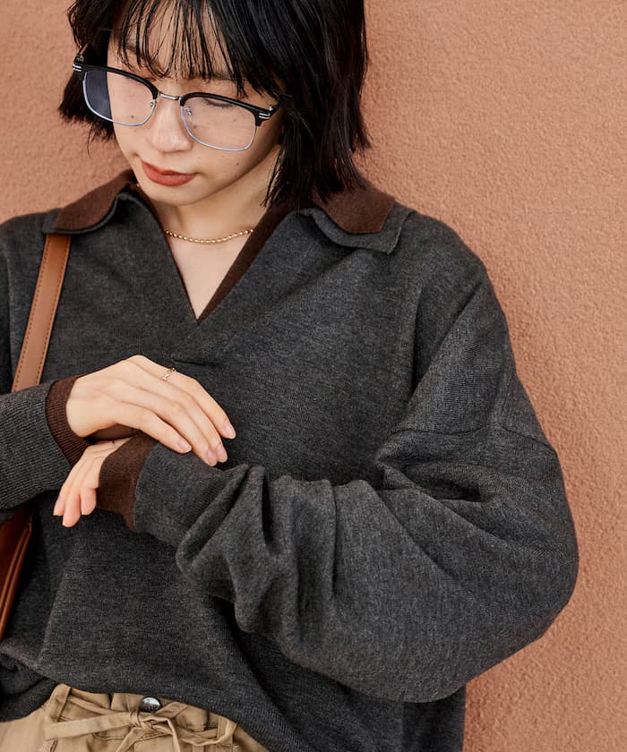 チャコールグレー