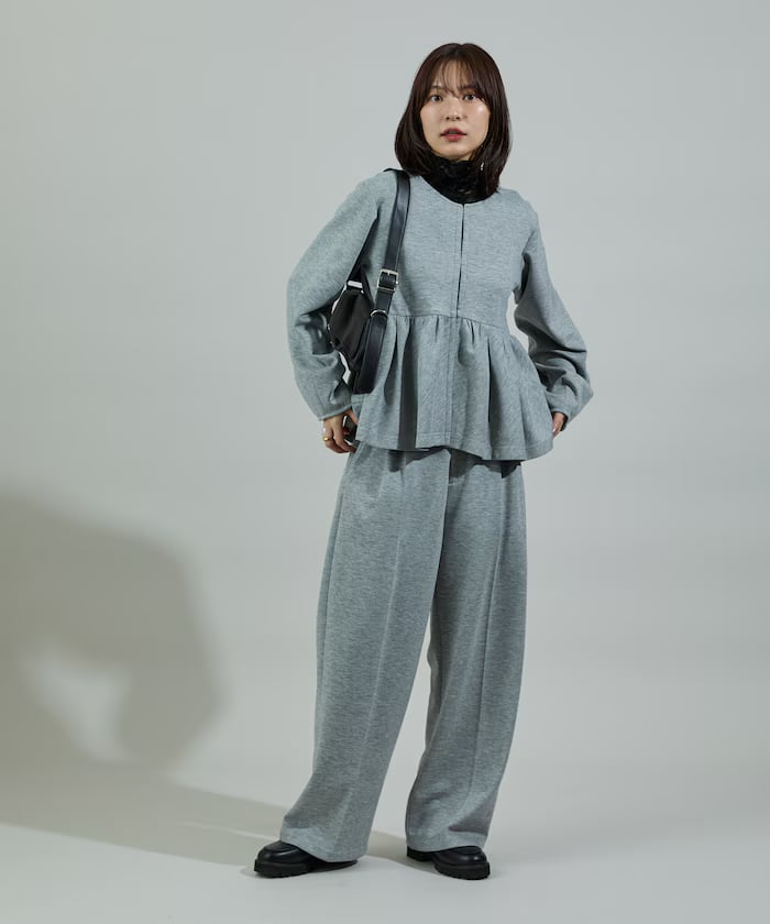 ライトグレー