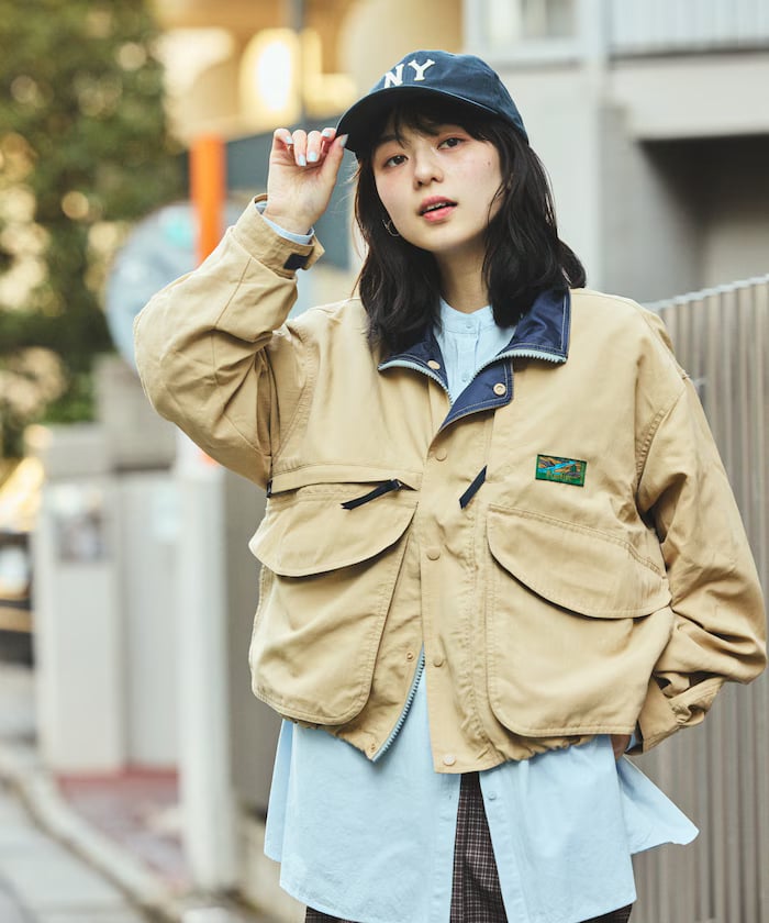 ベージュ