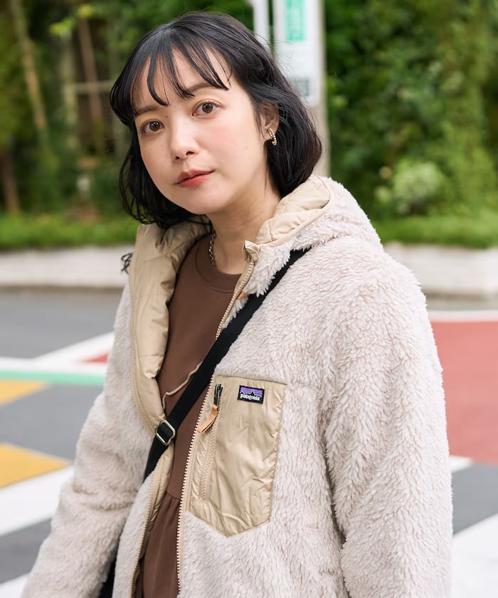 ベージュ