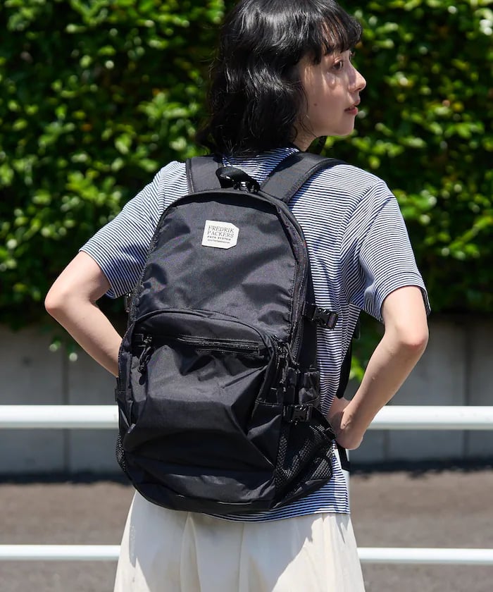 ブラック