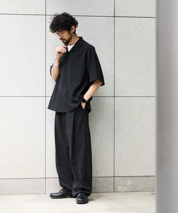 ブラック