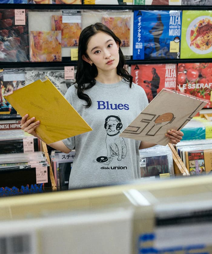 ダークグレー