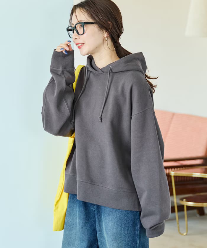 チャコールグレー