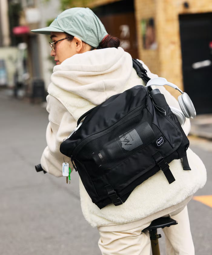 ブラック
