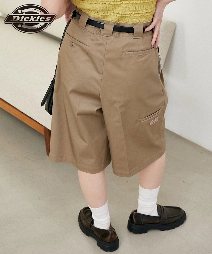 ベージュ