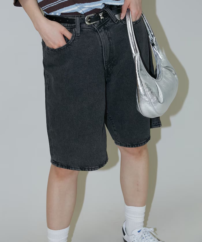 ブラック